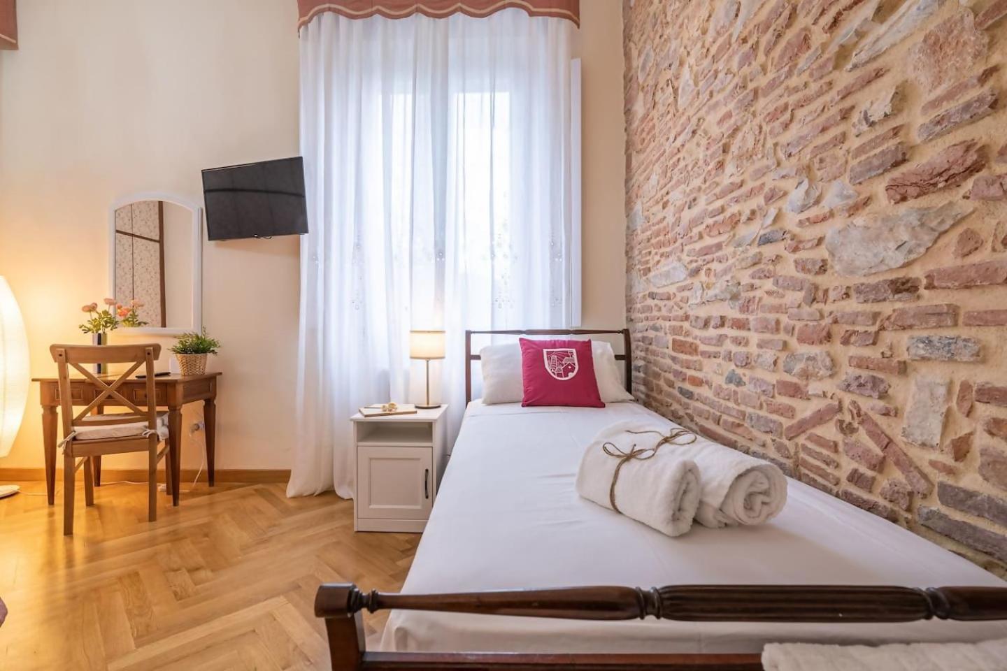 Lh Casa Dora Guest house