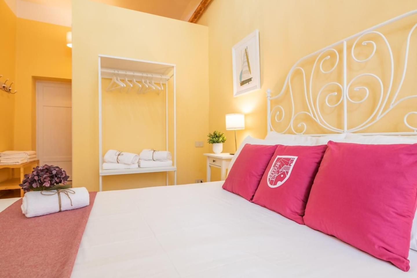 Guest house Lh Casa Dora *